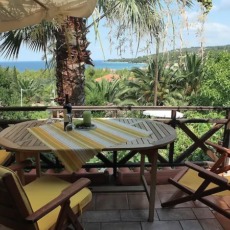 Christeluda نيوس مارماراس