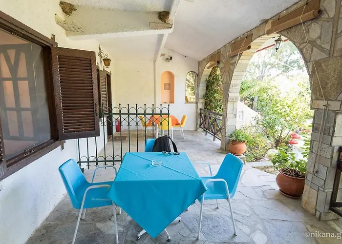 Christeluda Neos Marmaras