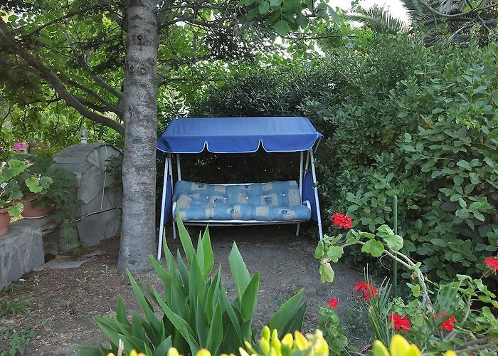 Christeluda Neos Marmaras